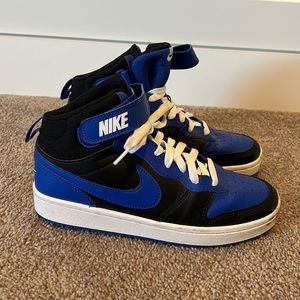 Nike Court Borough Mid 2 size 6Y Blue